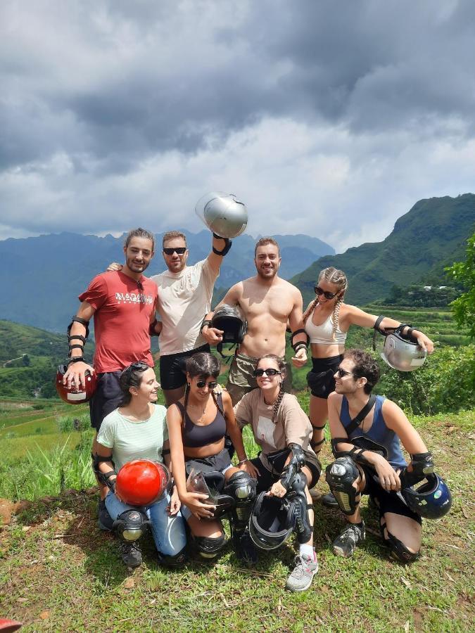 Hg Hostel Provide Tours & Motorbikes Hà Giang Eksteriør billede